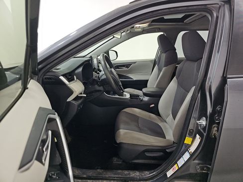 Used 2019 Toyota RAV4 XLE image 6