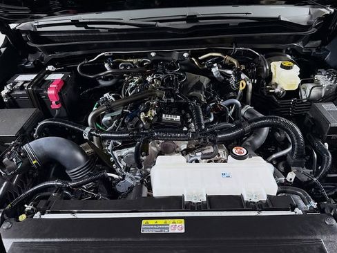 Certified 2025 Toyota Tacoma SR image 28