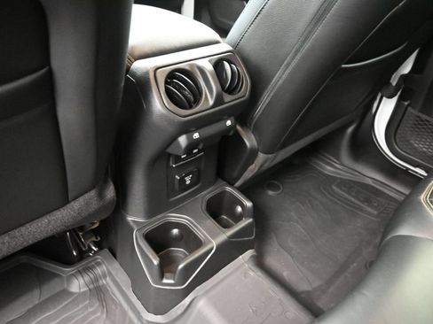 Used 2024 Jeep Wrangler Unlimited Sahara w/ Technology Group AWD/4WD image 31