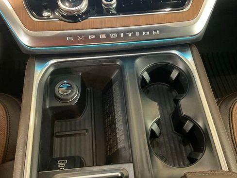 Used 2025 Ford Expedition King Ranch image 23