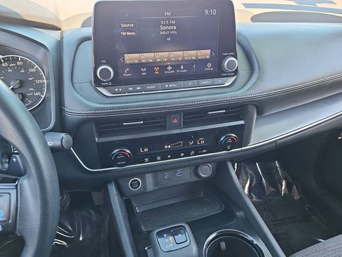 Used 2023 Nissan Rogue SV image 19