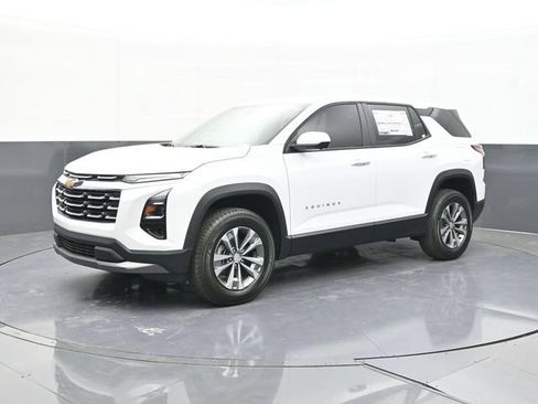 New 2026 Chevrolet Equinox LT w/ Safety and Technology Package FWD image 4