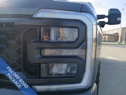 Used 2023 Ford F250 Lariat w/ Sport Appearance Package AWD/4WD image 4