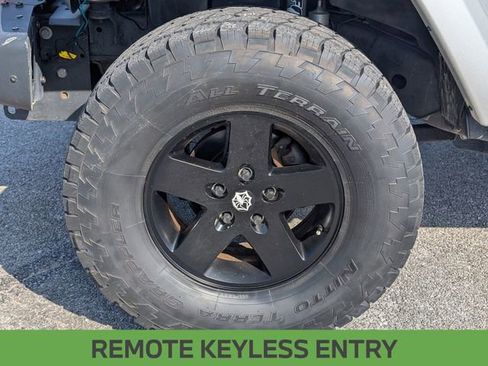 Used 2012 Jeep Wrangler Unlimited Sahara AWD/4WD image 11