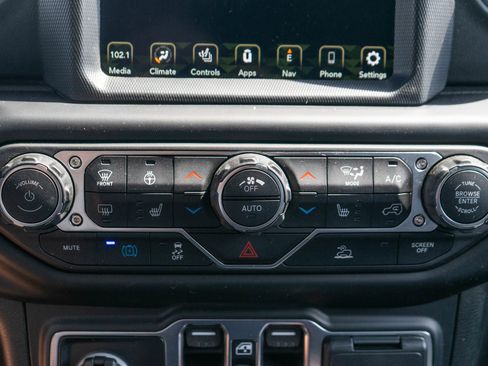 Used 2023 Jeep Wrangler Unlimited Sahara w/ Cold Weather Group AWD/4WD image 17