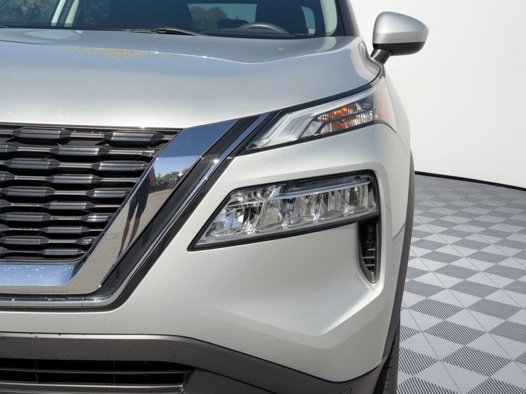 Used 2023 Nissan Rogue SV FWD image 12