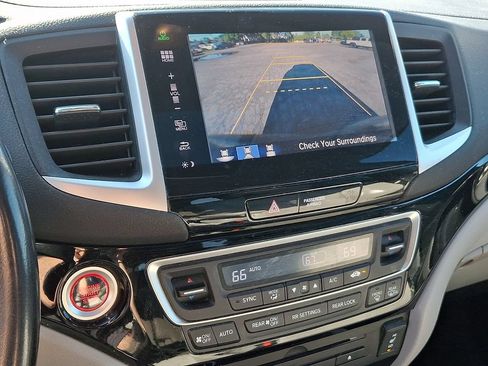 Used 2016 Honda Pilot Touring image 18