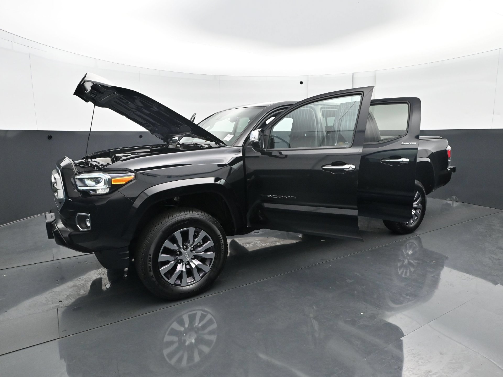 Used 2021 Toyota Tacoma Limited AWD/4WD image 30