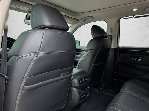 Used 2024 Honda Pilot Touring image 17