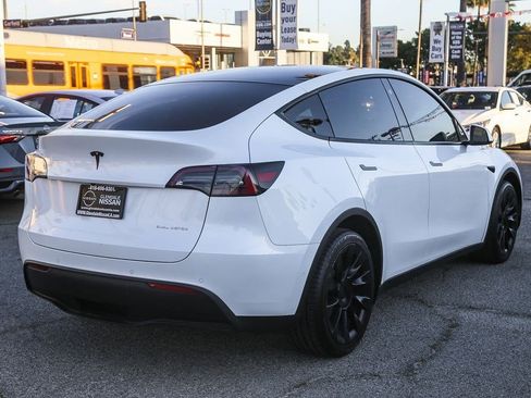 Used 2021 Tesla Model Y Long Range image 7