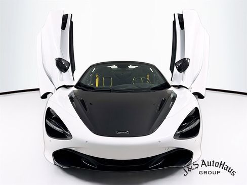 Used 2022 McLaren 720S Spider image 2
