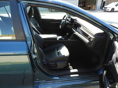 Used 2025 Toyota Camry SE FWD image 34