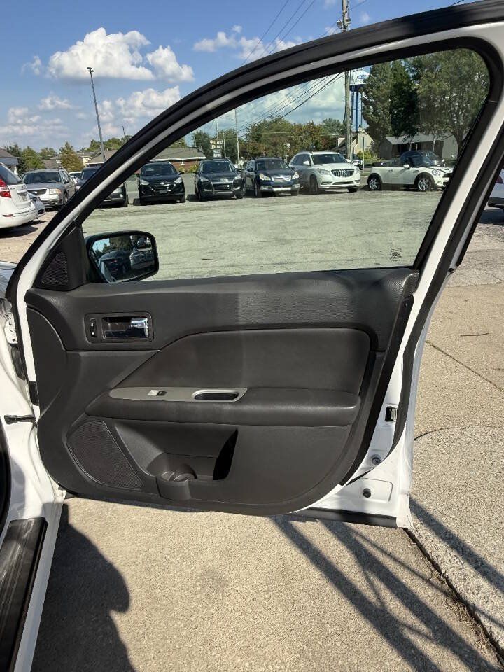 Used 2011 Ford Fusion SEL w/ 301A Rapid Spec Order Code FWD image 9