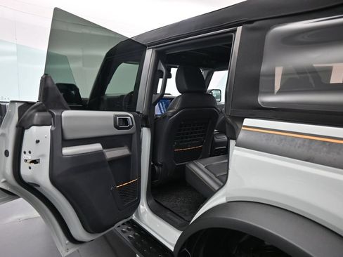 Used 2023 Ford Bronco Badlands w/ Sasquatch Package AWD/4WD image 18