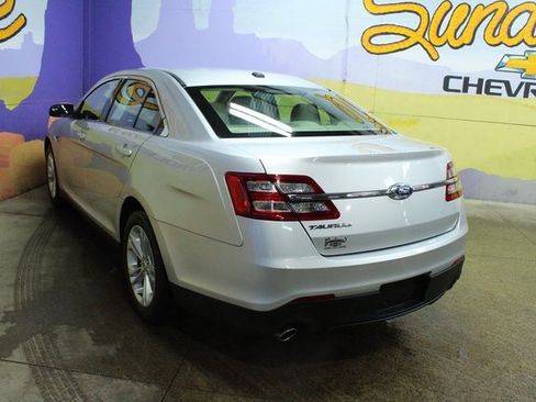 Used 2017 Ford Taurus SE image 6