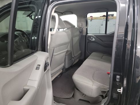 Used 2021 Nissan Frontier SV w/ Midnight Edition Floor Mats image 9