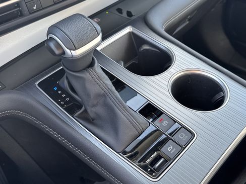 Used 2025 Toyota Sienna XLE image 21