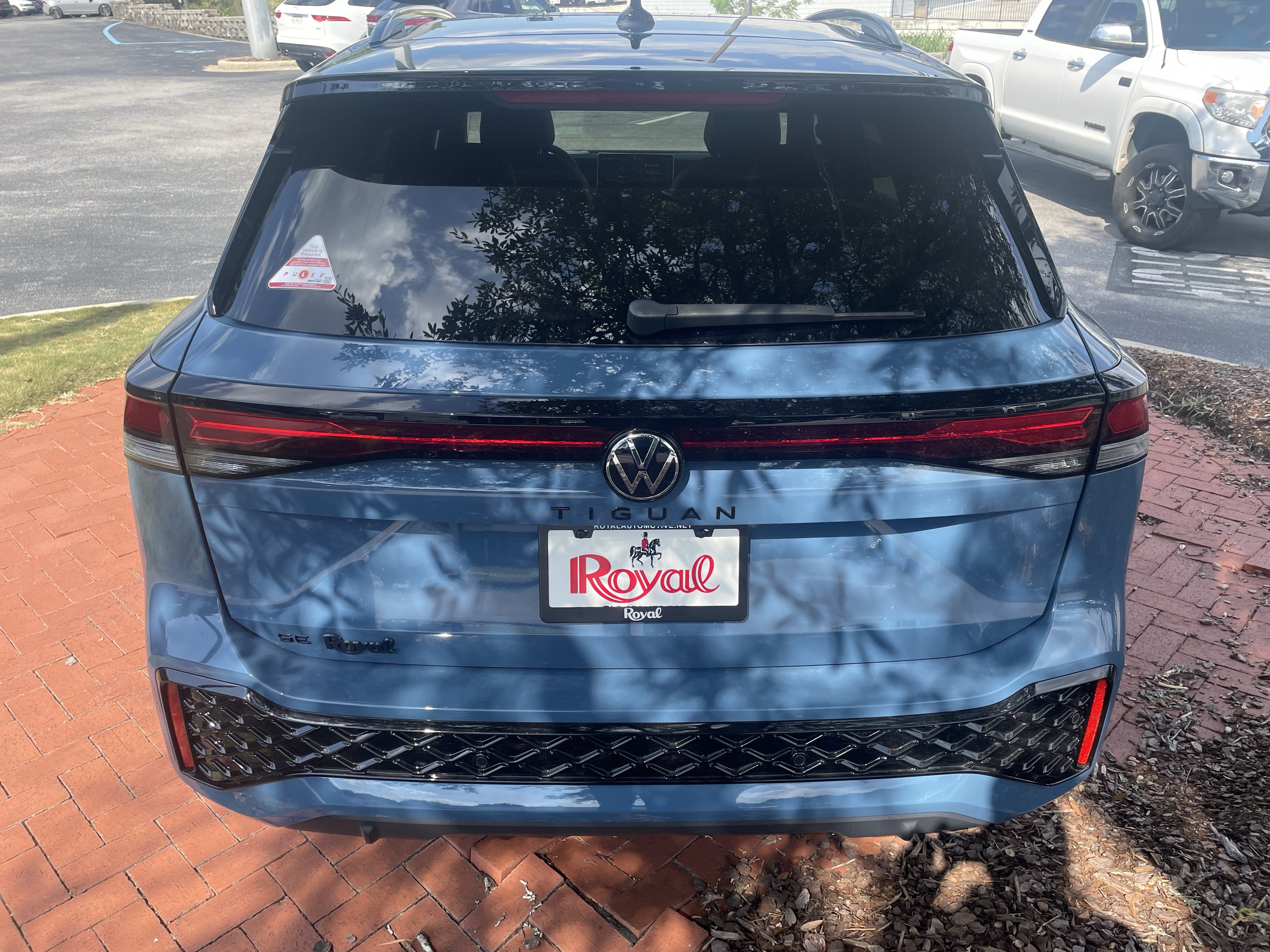 New 2026 Volkswagen Tiguan SE R-Line FWD image 5