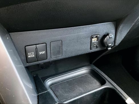 Used 2016 Toyota RAV4 LE FWD image 32