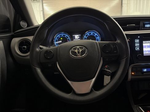 Used 2017 Toyota Corolla LE image 21