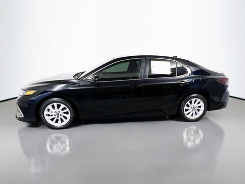 Used 2022 Toyota Camry LE image 9