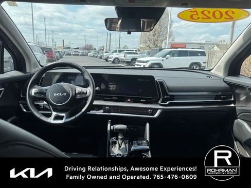 Used 2025 Kia Sportage EX image 10