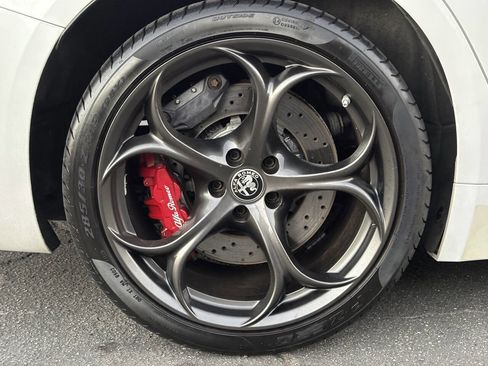 Used 2018 Alfa Romeo Giulia Quadrifoglio w/ Driver Assist Dynamic Package image 23