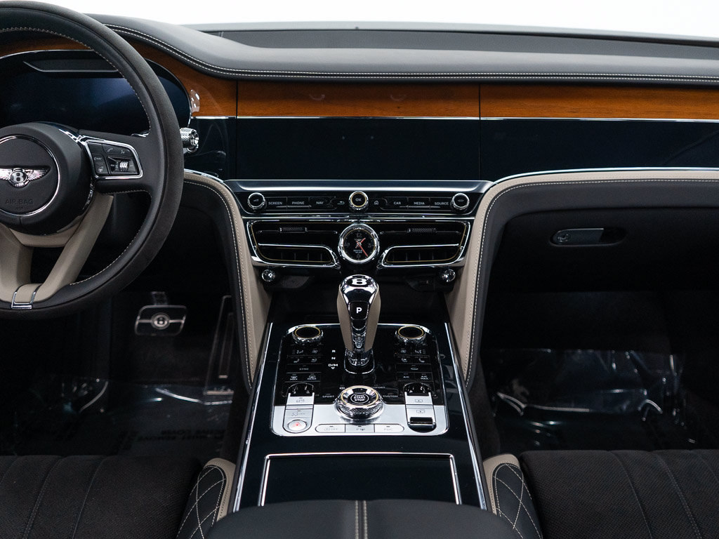 Used 2024 Bentley Flying Spur W12 AWD/4WD image 32