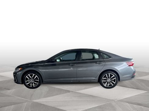 Used 2025 Volkswagen Jetta SE FWD image 5