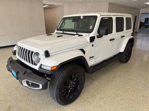 Used 2025 Jeep Wrangler Sahara image 1