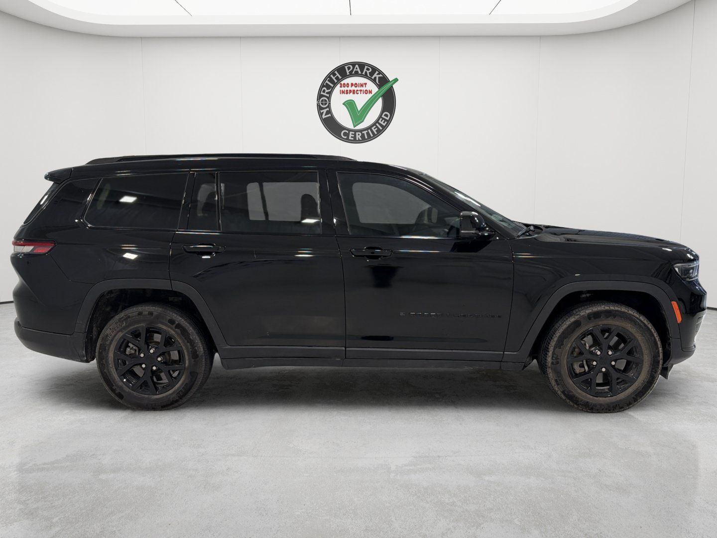 Used 2024 Jeep Grand Cherokee L Laredo AWD/4WD image 6