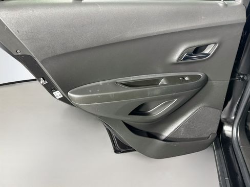 Used 2022 Chevrolet Trax LT w/ Midnight Edition AWD/4WD image 26