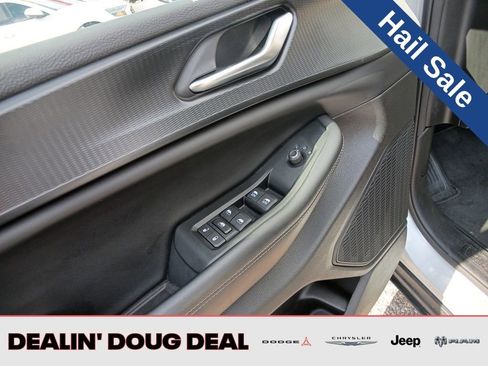 Used 2023 Jeep Grand Cherokee Altitude image 12