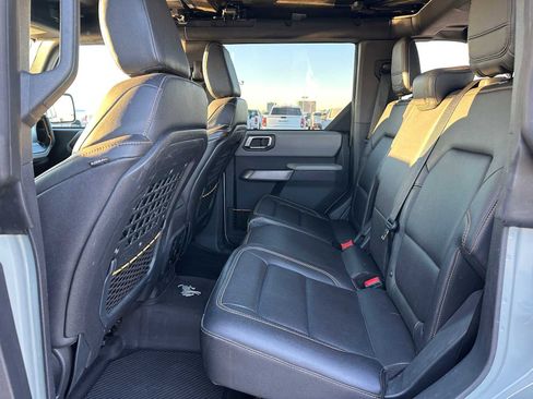 Used 2021 Ford Bronco Badlands w/ Sasquatch Package image 18