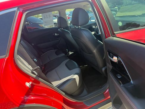 Used 2022 Kia Niro EX w/ Cold Weather Package FWD image 28