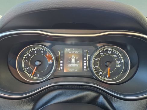 Used 2019 Jeep Cherokee Latitude Plus w/ Cold Weather Group image 18