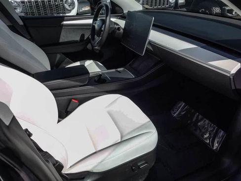 Used 2022 Tesla Model Y Performance image 14