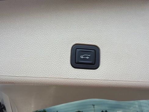 Used 2014 Cadillac SRX Luxury w/ Driver Awareness Package AWD/4WD image 9