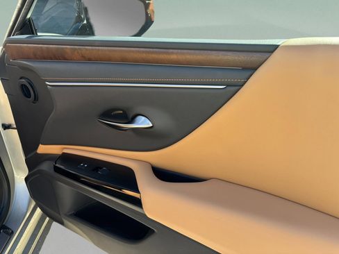 Used 2025 Lexus ES 300h w/ Premium Package image 26