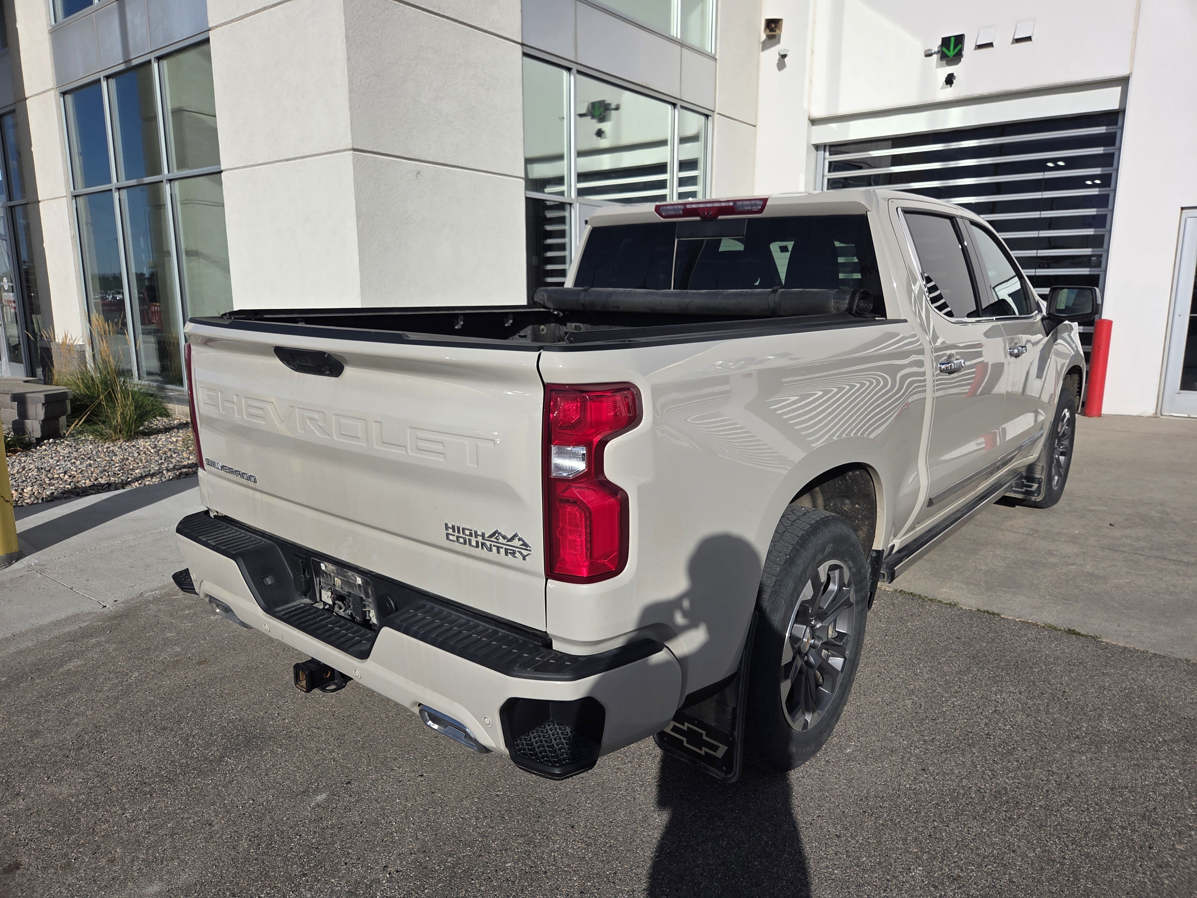 Used 2026 Chevrolet Silverado 1500 High Country w/ Technology Package AWD/4WD image 5