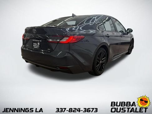 Used 2025 Toyota Camry SE w/ Convenience Package FWD image 5