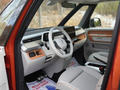 New 2025 Volkswagen ID. Buzz Pro S Plus image 16