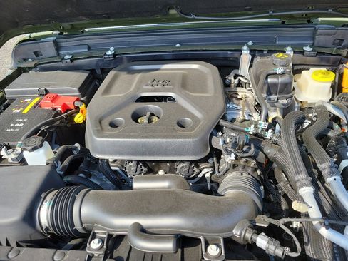 New 2023 Jeep Wrangler Unlimited Rubicon 4xe w/ Cold Weather Group image 19