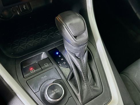 Used 2020 Toyota RAV4 XLE w/ Convenience Package image 24