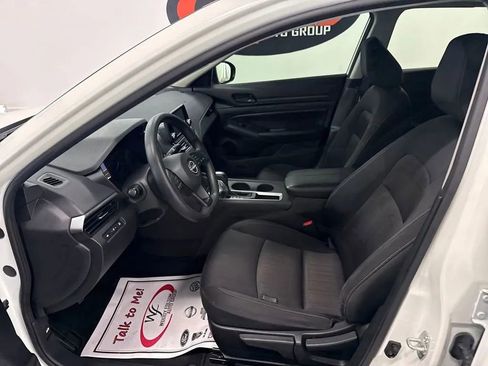 Used 2024 Nissan Altima 2.5 S FWD image 8