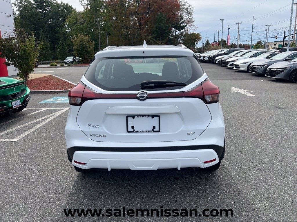 Used 2023 Nissan Kicks SV FWD image 6