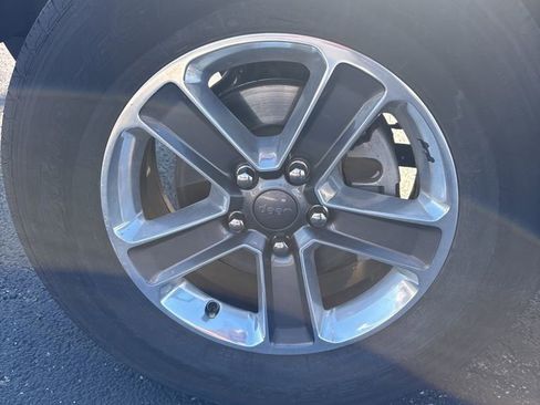 Used 2018 Jeep Wrangler Unlimited Sahara image 30