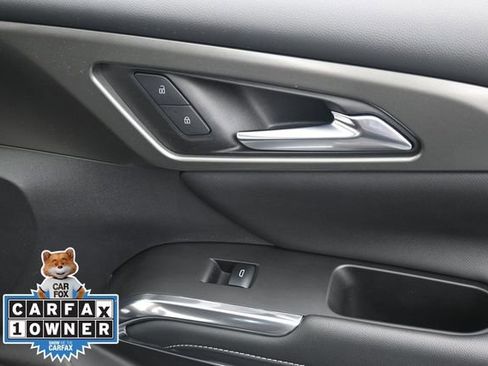 Used 2025 Chevrolet Traverse LT FWD image 16