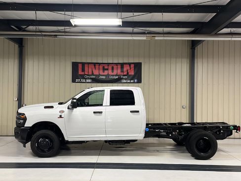 New 2026 RAM 3500 Tradesman AWD/4WD image 2