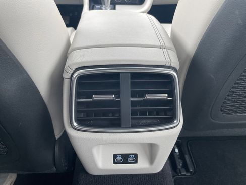 Used 2025 Genesis G70 2.5T image 24